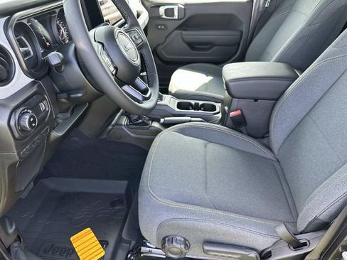 New 2025 Jeep Gladiator Willys image 21