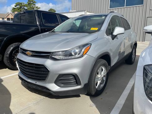 Used 2021 Chevrolet Trax LT w/ LT Convenience Package FWD image 1