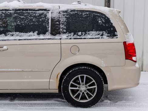 Used 2014 Dodge Grand Caravan R/T image 21