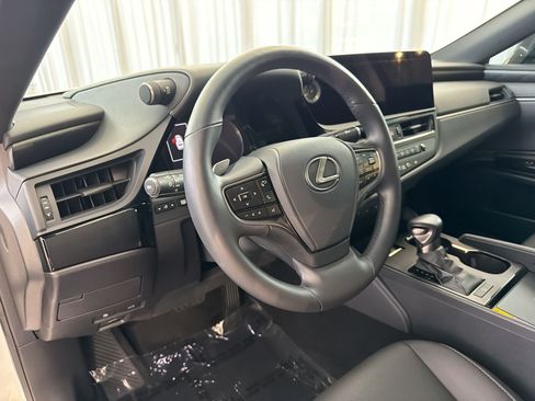Used 2025 Lexus ES 350 w/ Premium Package FWD image 4
