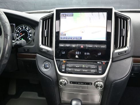 Used 2016 Toyota Land Cruiser image 31