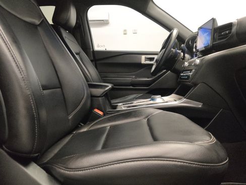 Used 2020 Ford Explorer XLT w/ Equipment Group 202A RWD image 21