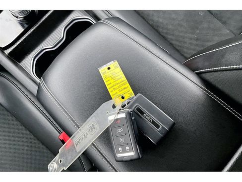 Used 2024 Jeep Grand Cherokee Altitude image 12