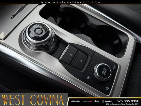 Used 2024 Ford Explorer Platinum w/ Technology Package AWD/4WD image 18