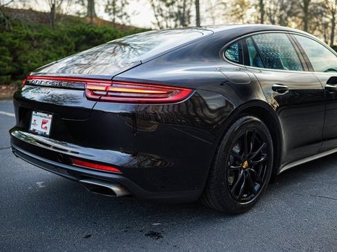Used 2018 Porsche Panamera 4 image 9