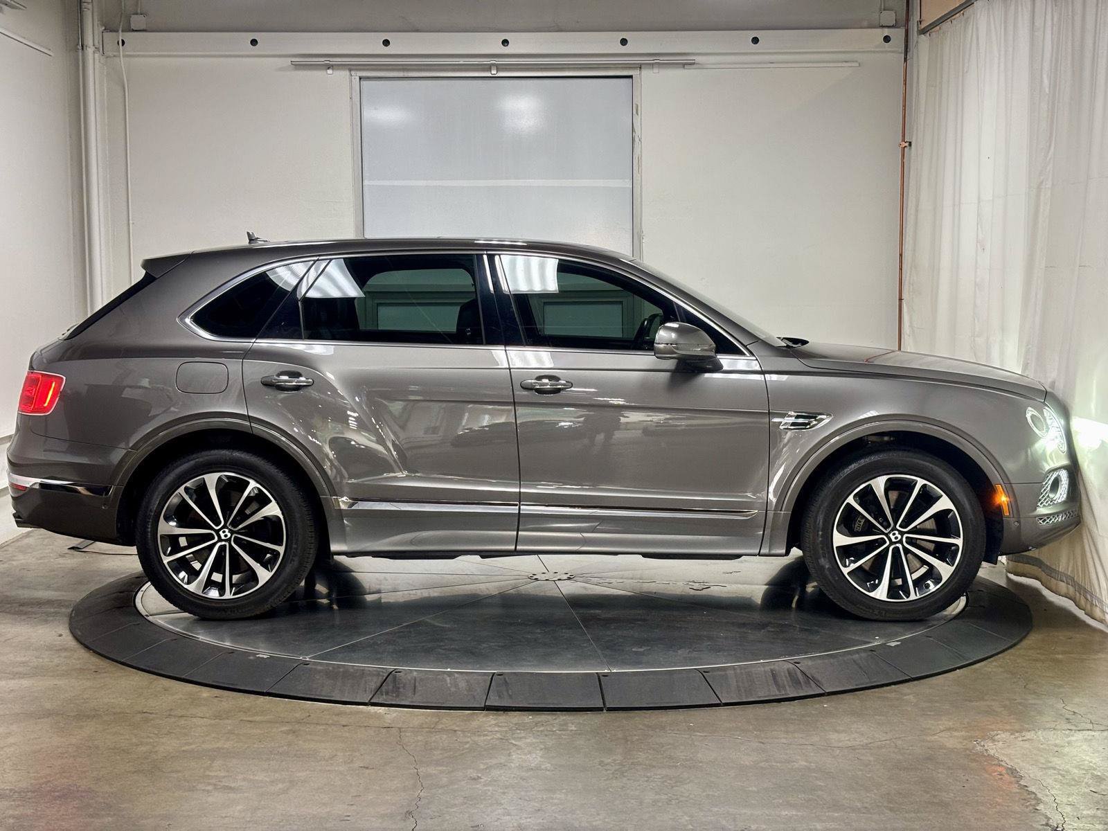 Used 2018 Bentley Bentayga AWD/4WD image 11