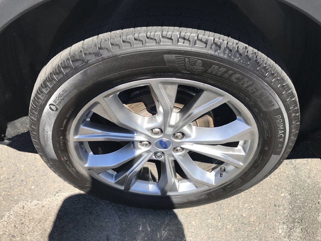 Used 2024 Ford Explorer XLT w/ Equipment Group 202A AWD/4WD image 27