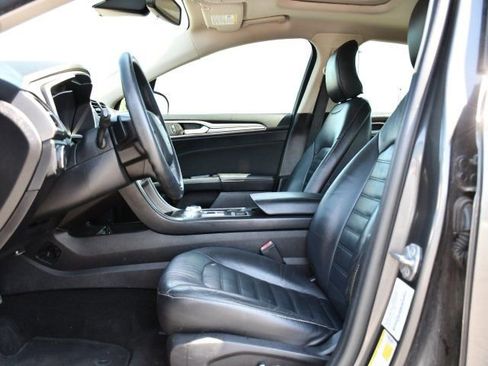 Used 2019 Ford Fusion SE AWD/4WD image 16