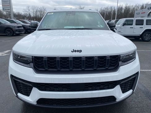 New 2026 Jeep Grand Cherokee Altitude AWD/4WD image 8
