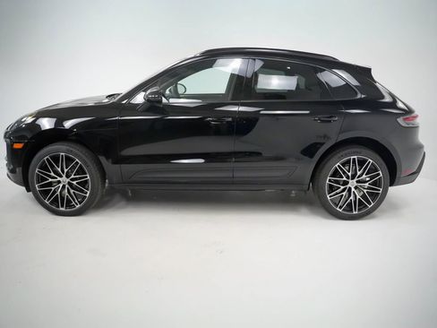 Certified 2025 Porsche Macan image 2