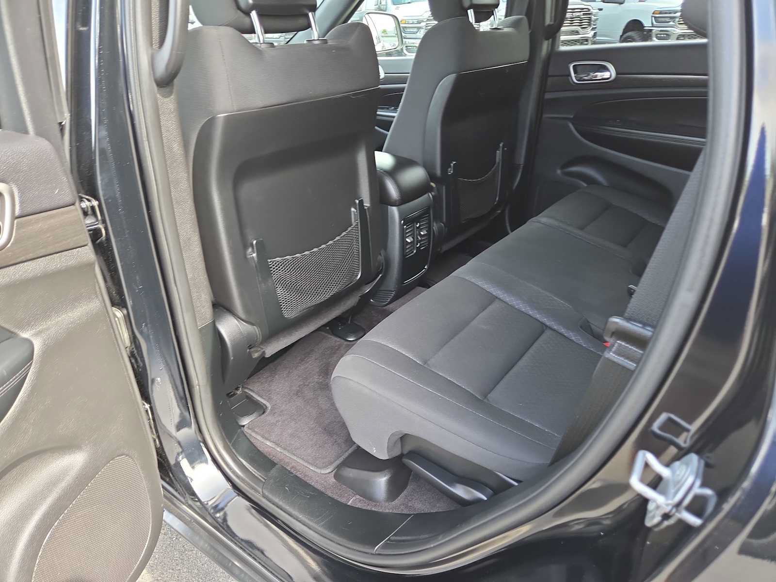 Used 2018 Jeep Grand Cherokee Laredo AWD/4WD image 20