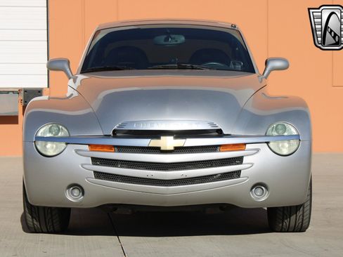 Used 2005 Chevrolet SSR w/ Preferred Equipment Group image 18