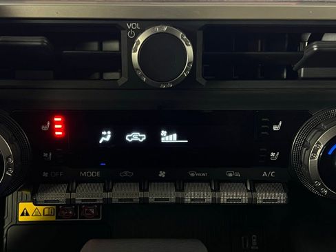 Used 2024 Toyota Tacoma Trailhunter image 18