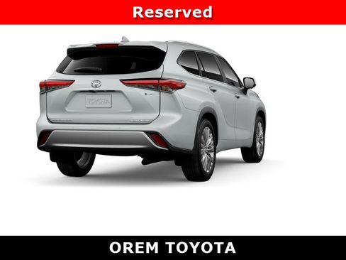 New 2026 Toyota Highlander Platinum image 9
