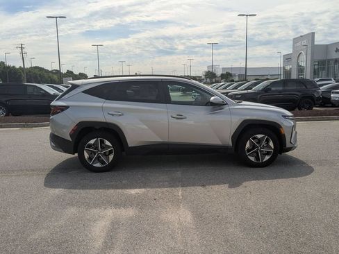 Used 2025 Hyundai Tucson SEL FWD image 6