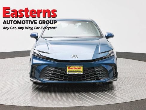 Used 2025 Toyota Camry SE FWD image 2