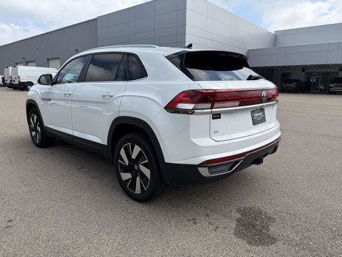Used 2024 Volkswagen Atlas Cross Sport SE FWD image 4