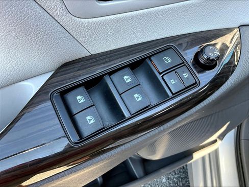 Used 2018 Toyota Sienna XLE Premium FWD image 37