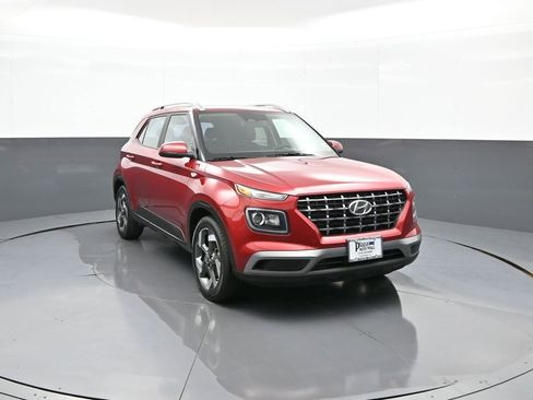Certified 2024 Hyundai Venue SEL FWD image 3