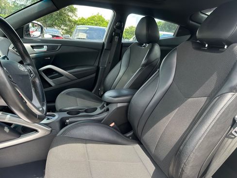 Used 2016 Hyundai Veloster w/ Option Group 03 FWD image 10