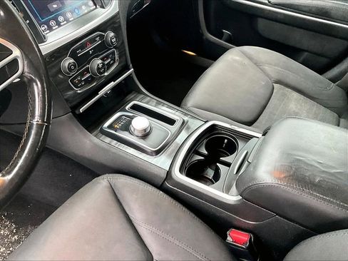 Used 2019 Chrysler 300 Touring w/ Sport Appearance Package image 12