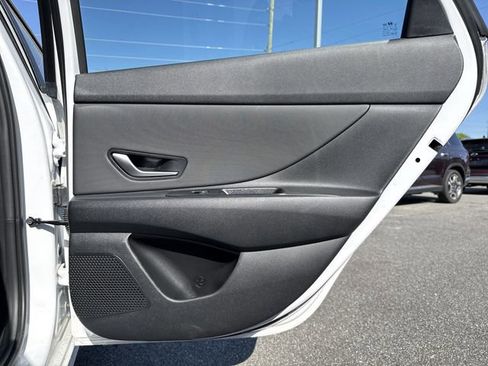 Certified 2025 Hyundai Elantra SEL FWD image 16