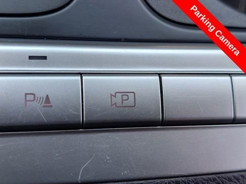 Used 2025 Kia Carnival FWD image 18