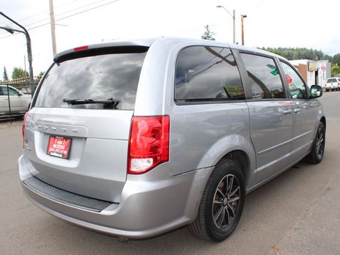 Used 2015 Dodge Grand Caravan SE w/ Quick Order Package 29E SE FWD image 6