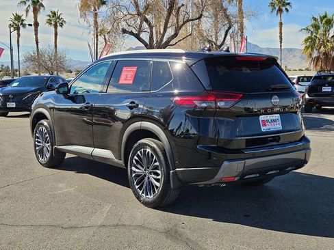 Certified 2025 Nissan Rogue SL w/ Tech Package image 9