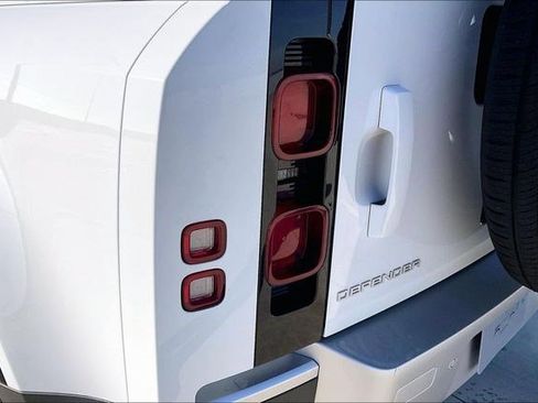 Used 2025 Land Rover Defender 110 S image 36