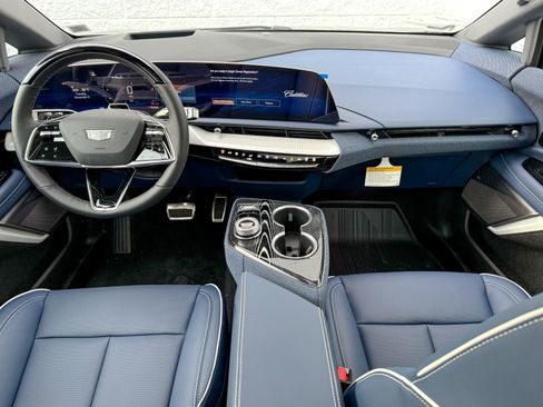 New 2026 Cadillac Optiq Luxury 2 image 43