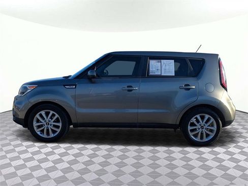 Used 2017 Kia Soul + image 6