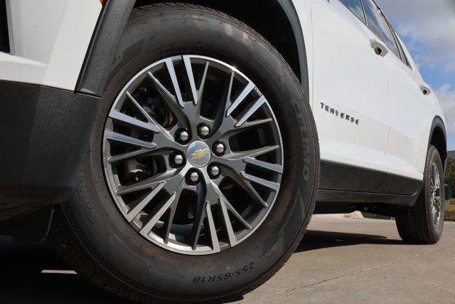 Used 2024 Chevrolet Traverse LT AWD/4WD image 6