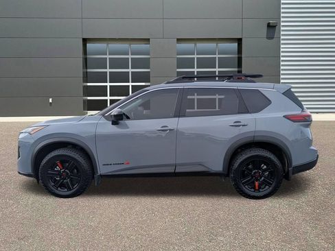 Used 2025 Nissan Rogue SV AWD/4WD image 9