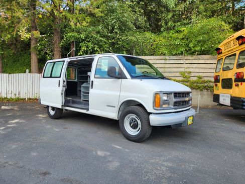 Used 2001 Chevrolet Express 3500 RWD image 16