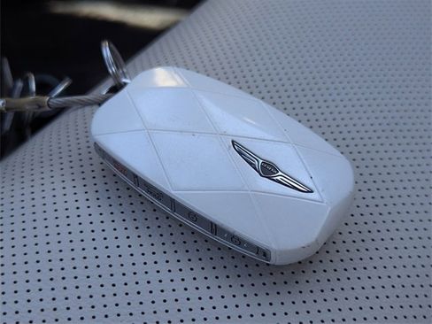 Used 2025 Genesis G70 2.5T image 28