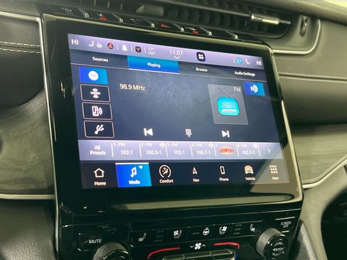 Used 2023 Jeep Grand Cherokee Limited w/ Luxury Tech Group II AWD/4WD image 15