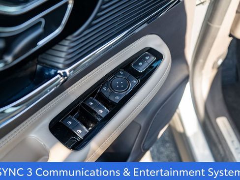 Used 2022 Lincoln Corsair Reserve w/ Equipment Group 201A image 17