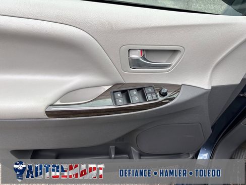 Used 2016 Toyota Sienna L image 18