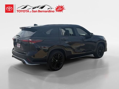 Certified 2025 Toyota Highlander XSE AWD/4WD image 5