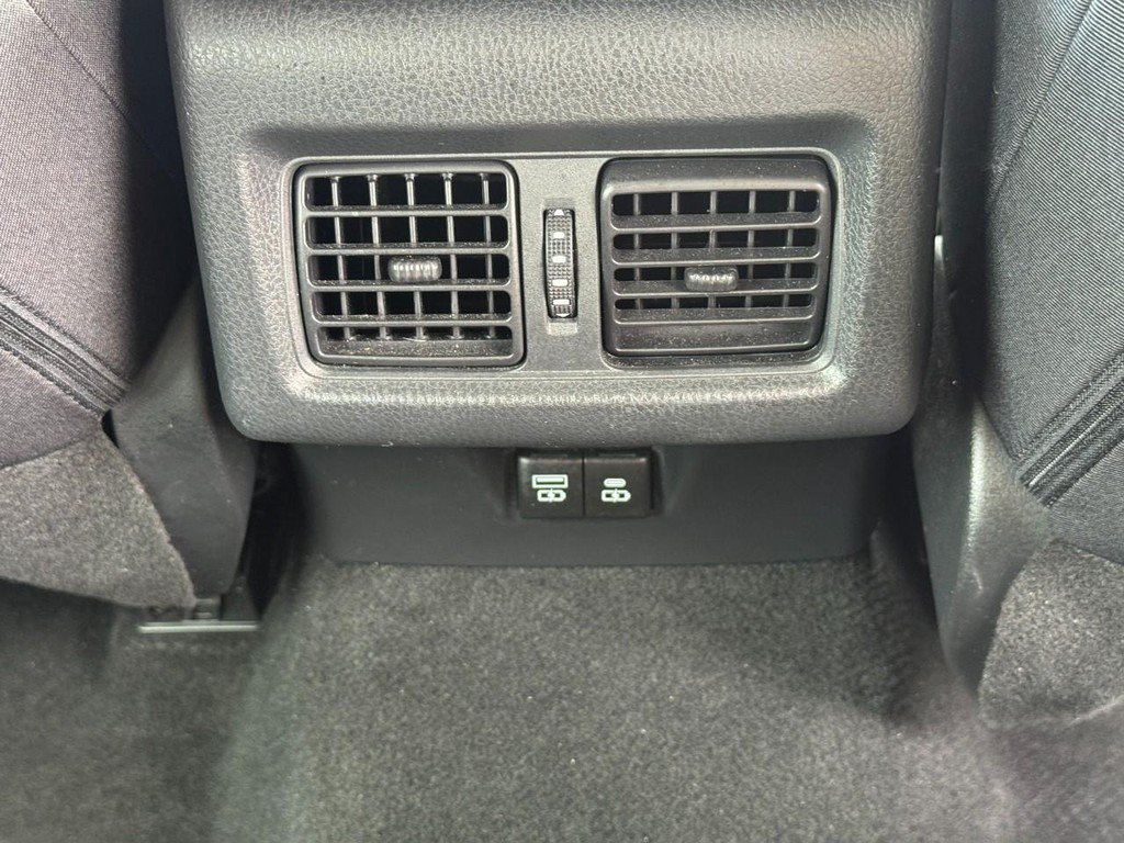 Used 2025 Toyota Camry LE FWD image 15