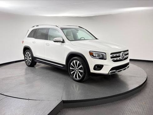 Used 2023 Mercedes-Benz GLB 250 w/ Premium Package image 11