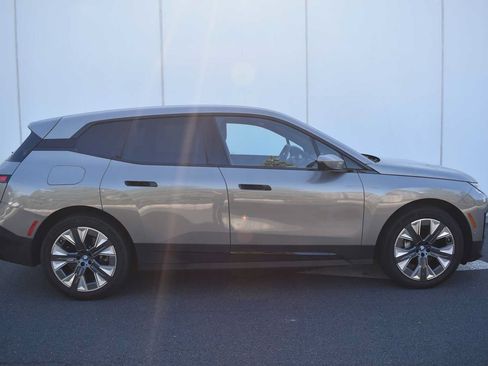 Used 2024 BMW iX xDrive50 w/ Premium Package AWD/4WD image 4