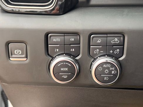 Used 2024 GMC Sierra 1500 AT4 w/ Technology Package AWD/4WD image 30