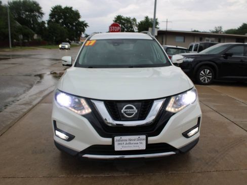 Used 2017 Nissan Rogue SL AWD/4WD image 3