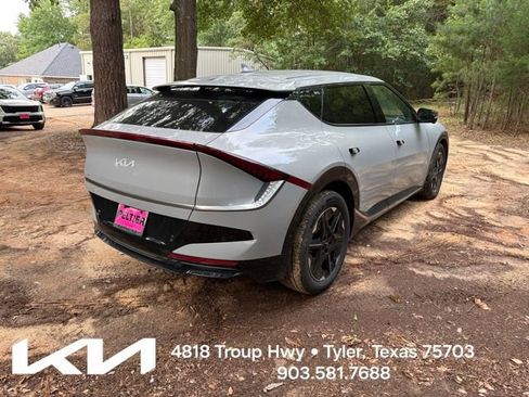 Used 2025 Kia EV6 Wind RWD image 11