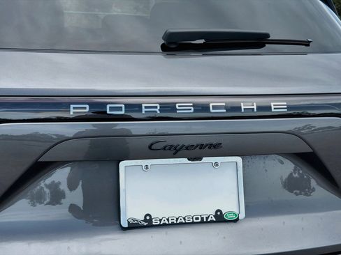 Used 2023 Porsche Cayenne Platinum Edition AWD/4WD image 11