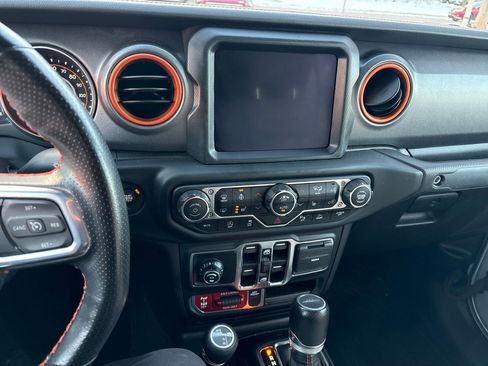 Used 2023 Jeep Gladiator Mojave w/ Cold Weather Group image 17