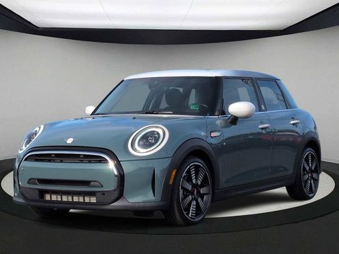 Certified 2023 MINI Cooper 4-Door Hardtop w/ Multitone Edition image 4