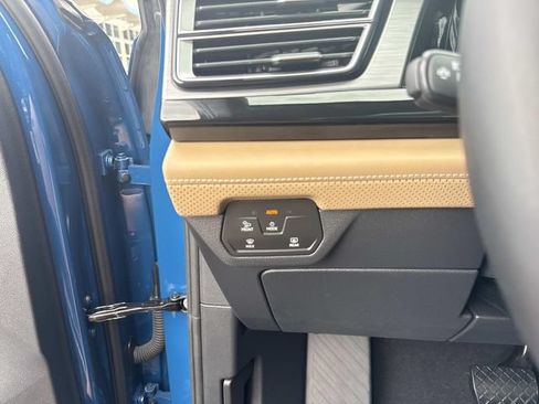 Used 2026 Volkswagen Atlas Cross Sport SE FWD image 33